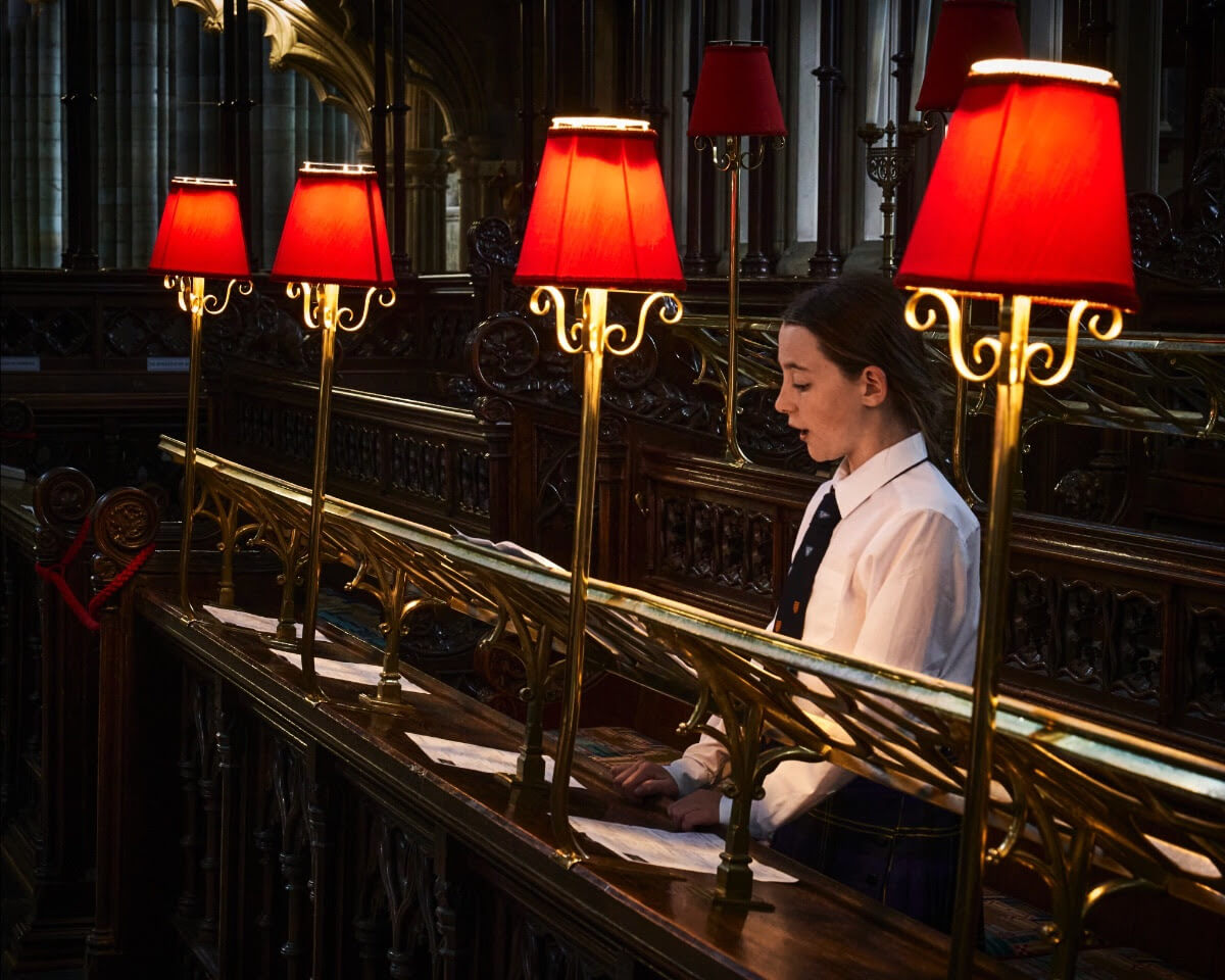 Werner Mäder at photoSCHWEIZ: Decisive Moments of Devotion